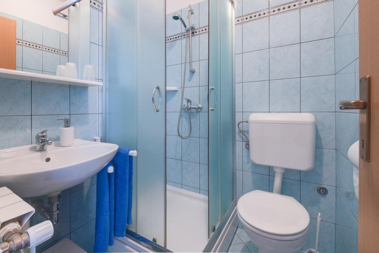 Villa Livia With Three Nice Apartments, Swimming Pool, Childrens Playground, Barbecue And Free Parking Ližnjan Exterior foto