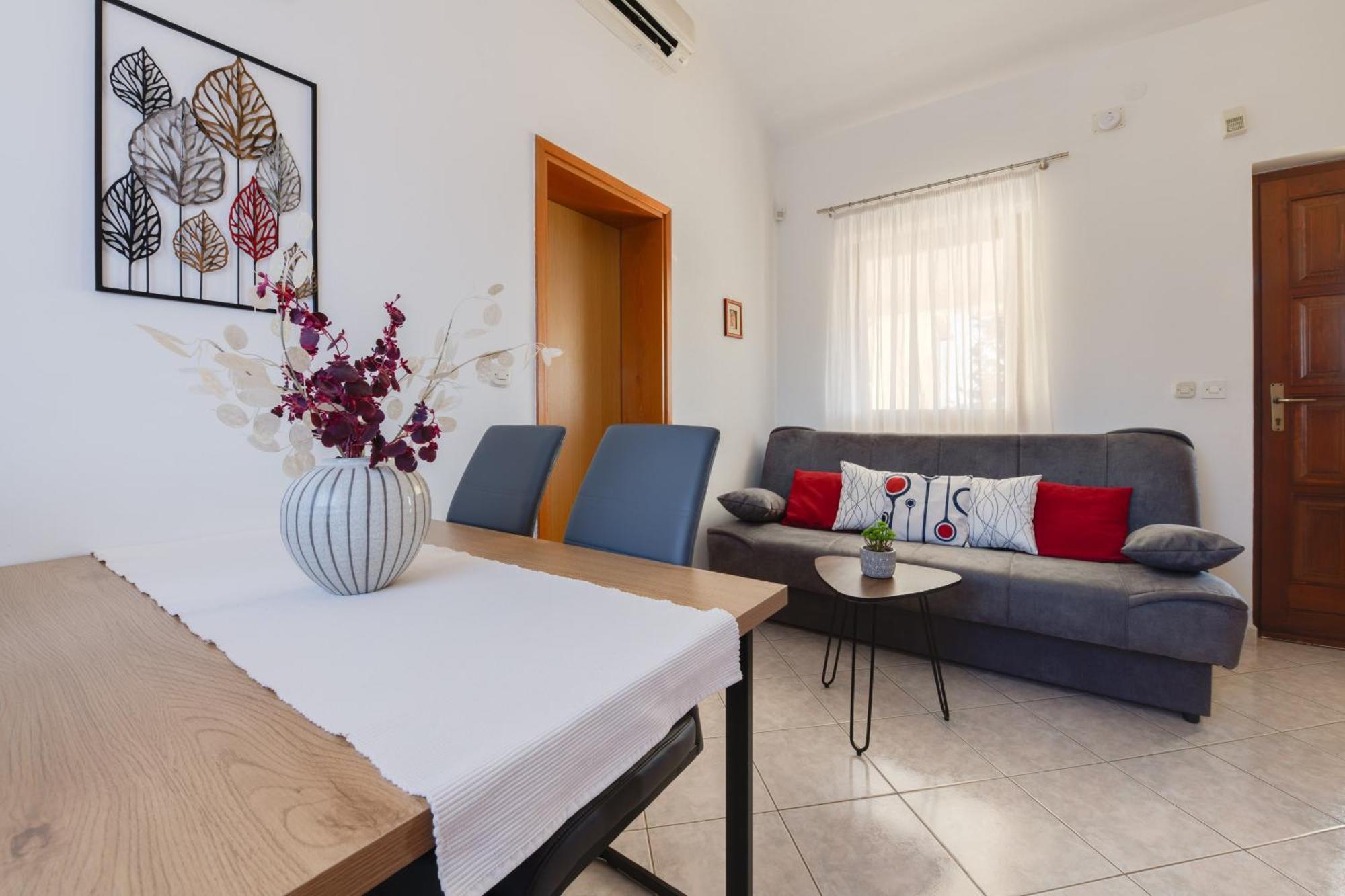 Villa Livia With Three Nice Apartments, Swimming Pool, Childrens Playground, Barbecue And Free Parking Ližnjan Exterior foto