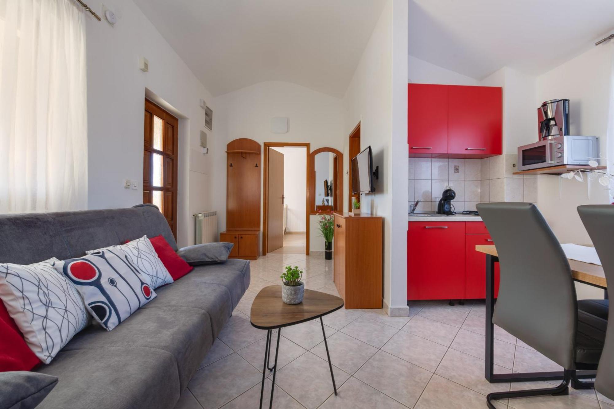 Villa Livia With Three Nice Apartments, Swimming Pool, Childrens Playground, Barbecue And Free Parking Ližnjan Exterior foto