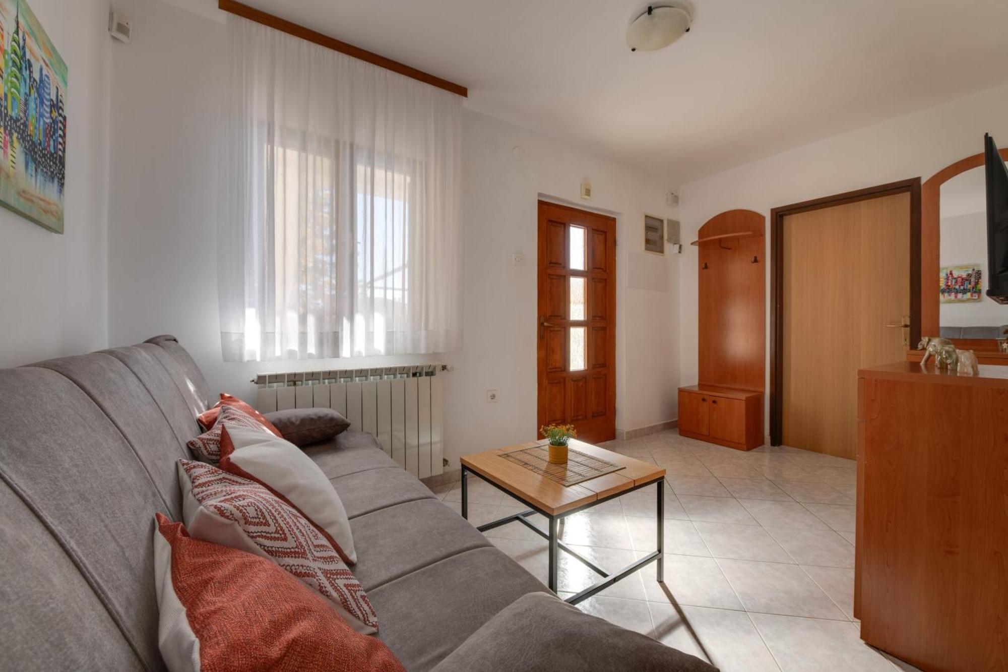 Villa Livia With Three Nice Apartments, Swimming Pool, Childrens Playground, Barbecue And Free Parking Ližnjan Exterior foto