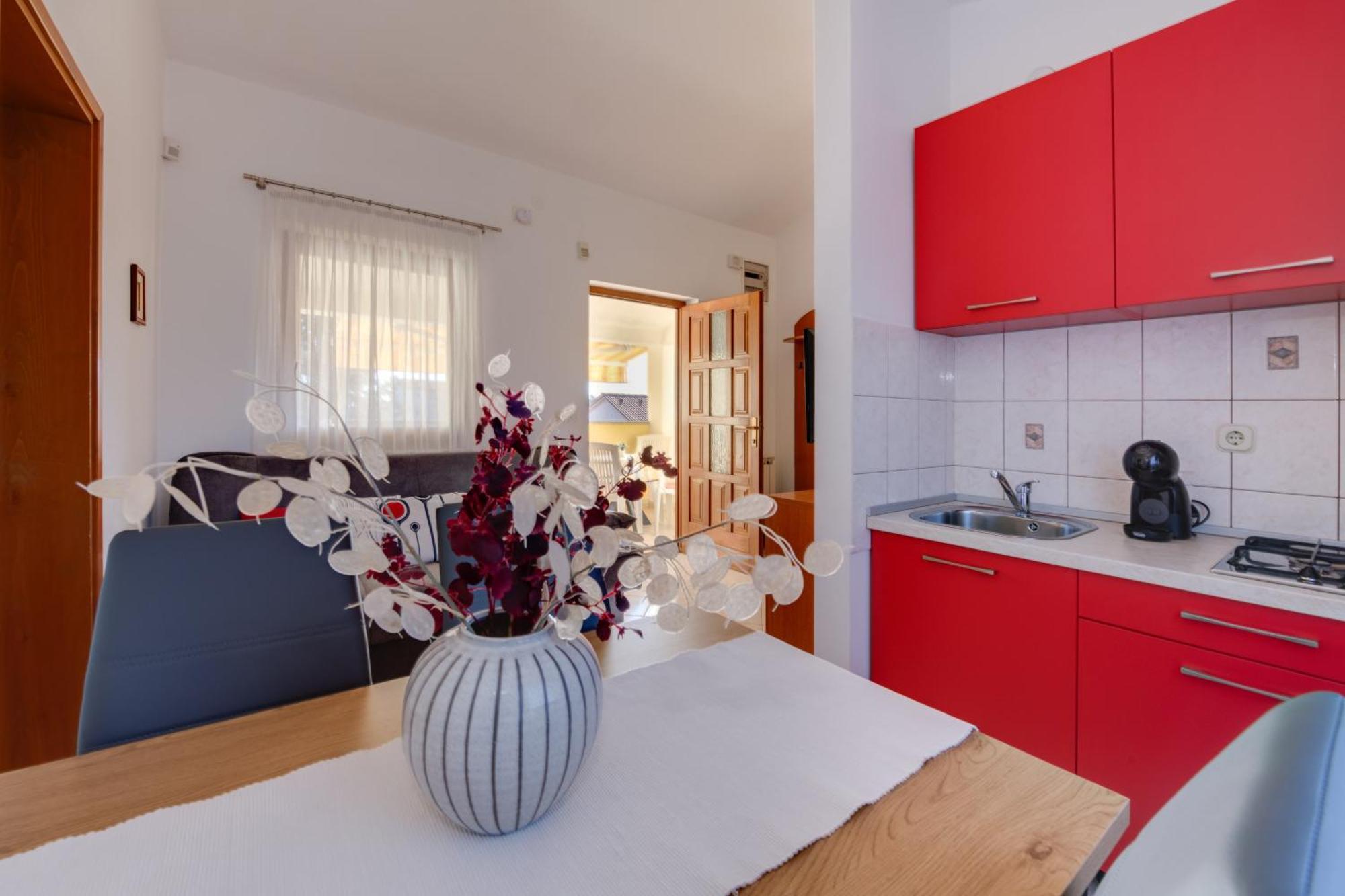 Villa Livia With Three Nice Apartments, Swimming Pool, Childrens Playground, Barbecue And Free Parking Ližnjan Exterior foto